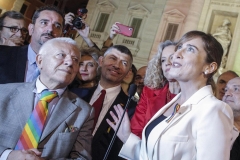 Maria Elena Boschi e Ivan Scalfarotto durante i festeggiamenti per l'approvazione del ddl Cirinnà, Roma 11 maggio 2016(ANSA/GIUSEPPE LAMI)