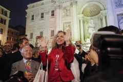 Monica Cirinna durante i festeggiamenti nel centro di Roma per l'approvazione delle unioni civili, 11 maggio 2016(ANSA/GIUSEPPE LAMI)